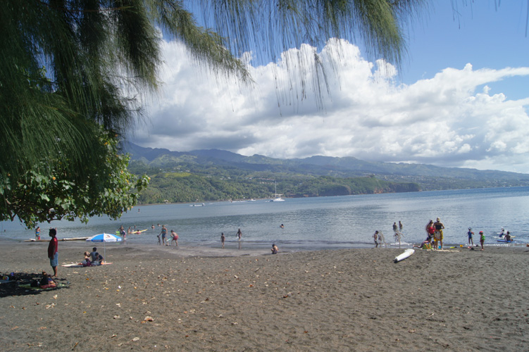 Another black sand beach! Everyone is there to watch an outrigger canoe regatta.