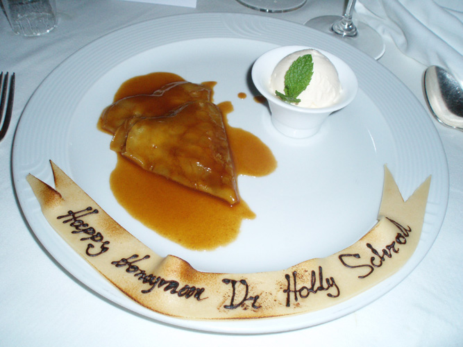 Freddie made us a special dessert with crepes and a marzipan banner with congratulations.